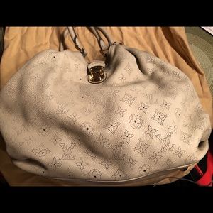 Louis VUITTON Mahina Monogram Leather Hobo Bag XL